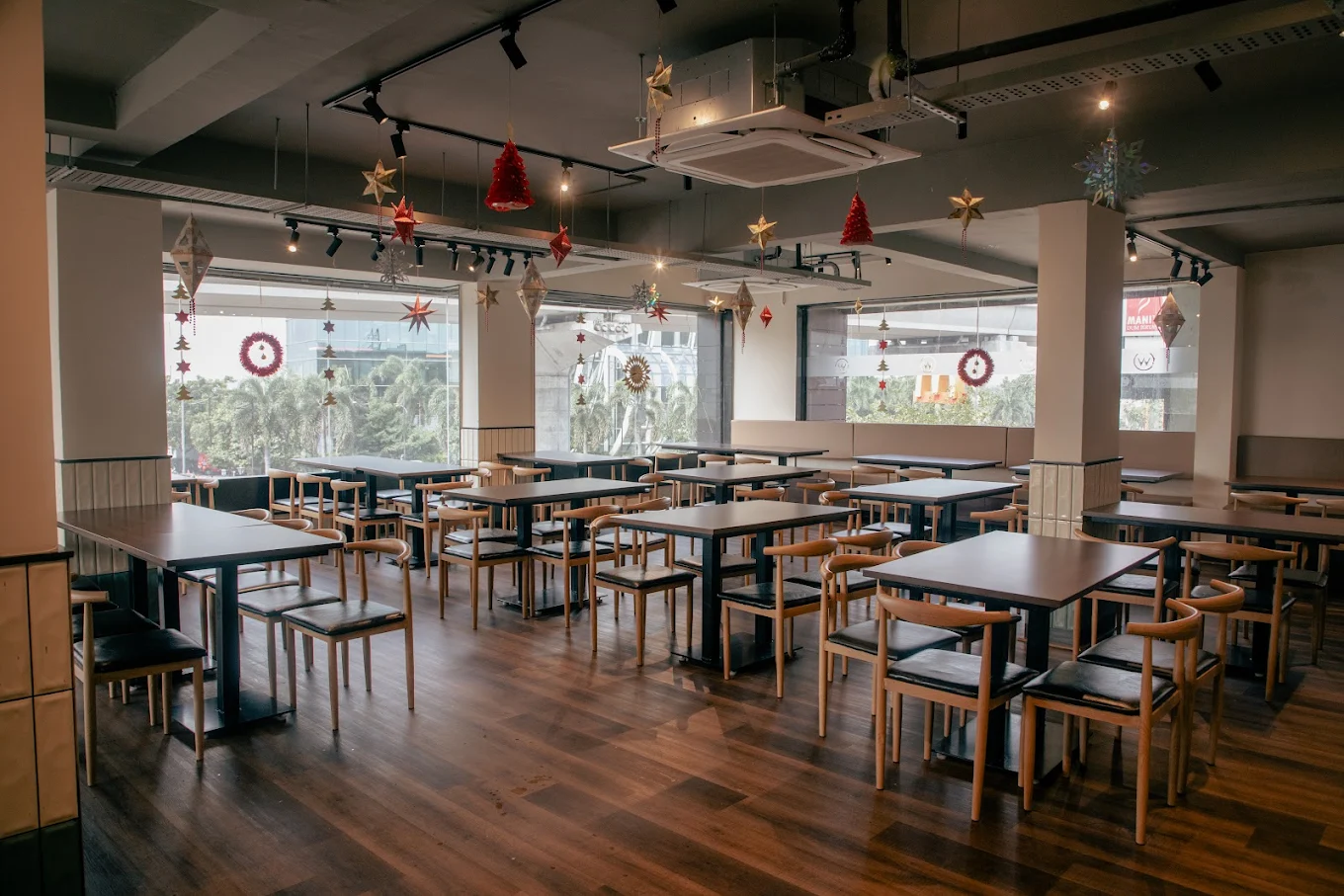 Writer's Café storefront on OMR
